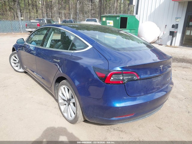 44665698 :رقم المزاد ، 5YJ3E1EA2JF164200 vin ، 2018 Tesla Model 3 Long Range/mid Range مزاد بيع