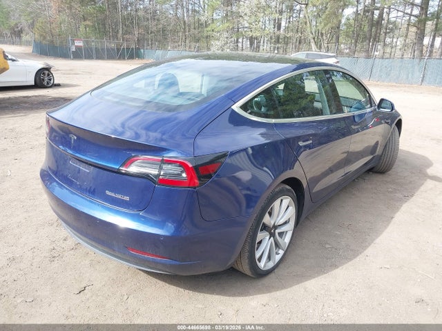 44665698 :رقم المزاد ، 5YJ3E1EA2JF164200 vin ، 2018 Tesla Model 3 Long Range/mid Range مزاد بيع