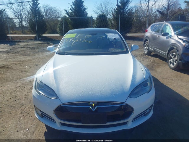 44665704 :رقم المزاد ، 5YJSA1CG2DFP08293 vin ، 2013 Tesla Model S مزاد بيع