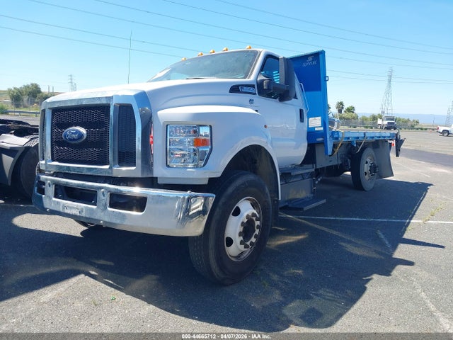Ford F-650 Gas 2018 1FDNF6AY0JDF01617 Image 2