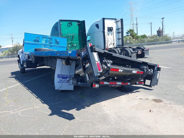 Ford F-650 Gas 2018 1FDNF6AY0JDF01617 Image 3