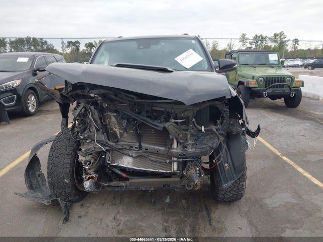 44665841 :رقم المزاد ، JTEZU5JR9L5222156 vin ، 2020 Toyota 4runner Sr5 مزاد بيع