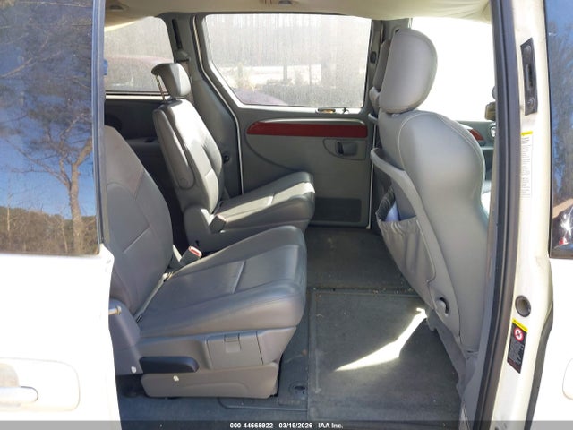 2005 CHRYSLER TOWN & COUNTRY 2C8GP64LX5R126606 Photo 7