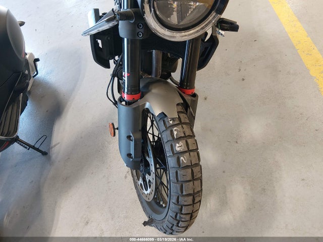 44666099 :رقم المزاد ، MD2JUJ408RN208131 vin ، 2024 Husqvarna Vitpilen 401/svartpilen 401 مزاد بيع