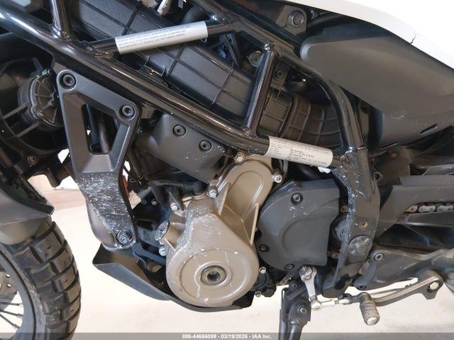 44666099 :رقم المزاد ، MD2JUJ408RN208131 vin ، 2024 Husqvarna Vitpilen 401/svartpilen 401 مزاد بيع