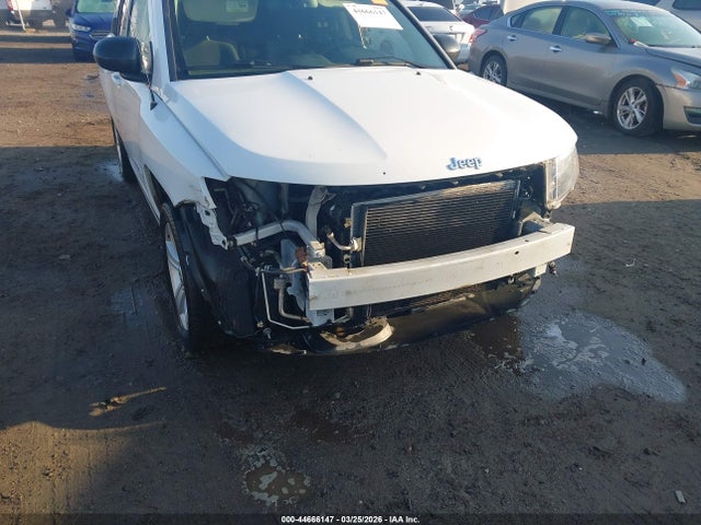 2016 Jeep Compass Sport მანქანა იყიდება აუქციონზე, vin: 1C4NJCBA9GD743141, აუქციონის ნომერი: 44666147