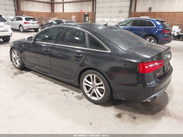 2013 AUDI S6 WAUF2AFC3DN111966 Photo 2