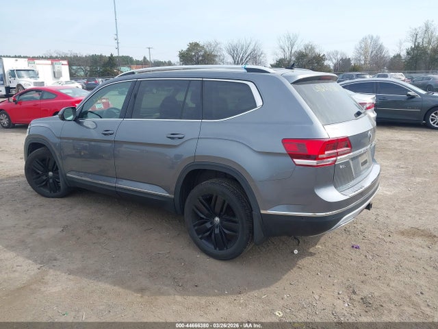 2018 VOLKSWAGEN ATLAS 1V2NR2CA0JC559557 Photo 2