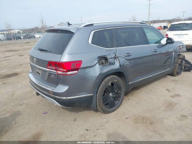 2018 VOLKSWAGEN ATLAS 1V2NR2CA0JC559557 Photo 3