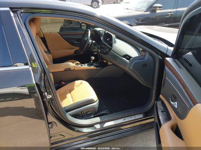 44666456 :رقم المزاد ، 58ADA1C17RU040272 vin ، 2024 Lexus Es 300h مزاد بيع