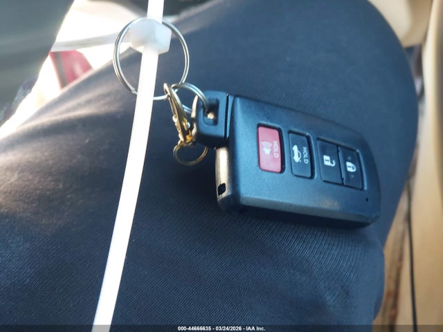 2015 Toyota Camry Hybrid Le მანქანა იყიდება აუქციონზე, vin: 4T1BD1FK0FU160694, აუქციონის ნომერი: 44666635