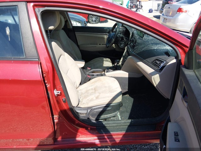 2018 HYUNDAI ELANTRA 5NPD74LF3JH257257 Photo 4