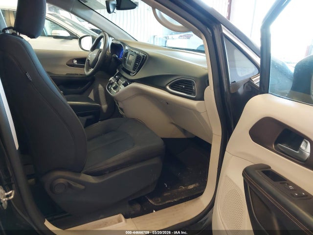 Продаж на аукціоні авто 2017 Chrysler Pacifica Touring, vin: 2C4RC1DG7HR517552, номер лоту: 44666709