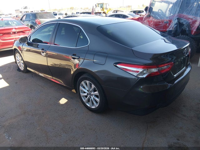 2018 TOYOTA CAMRY 4T1B11HK7JU553798 Photo 2