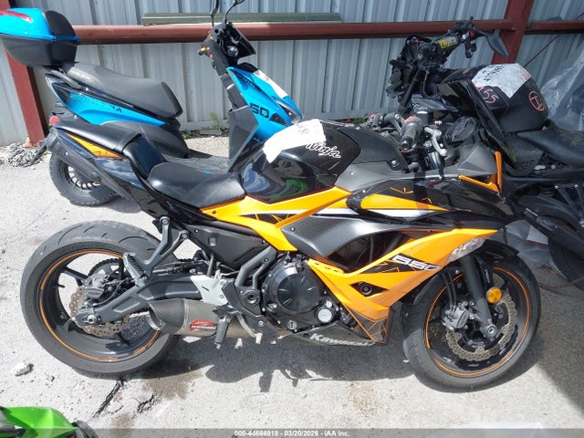 JKAEXEK11KDA34316 Kawasaki Ex650 F