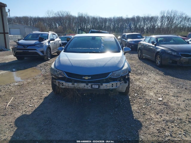 44666924 :رقم المزاد ، 1G1BC5SM3J7127761 vin ، 2018 Chevrolet Cruze Ls Auto مزاد بيع