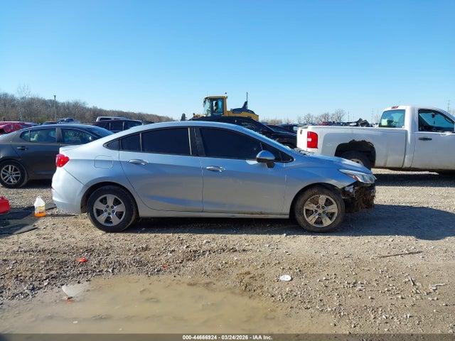 44666924 :رقم المزاد ، 1G1BC5SM3J7127761 vin ، 2018 Chevrolet Cruze Ls Auto مزاد بيع