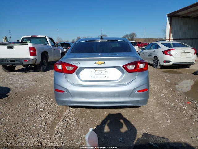 44666924 :رقم المزاد ، 1G1BC5SM3J7127761 vin ، 2018 Chevrolet Cruze Ls Auto مزاد بيع