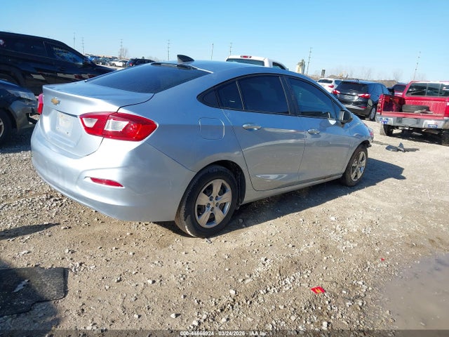 44666924 :رقم المزاد ، 1G1BC5SM3J7127761 vin ، 2018 Chevrolet Cruze Ls Auto مزاد بيع