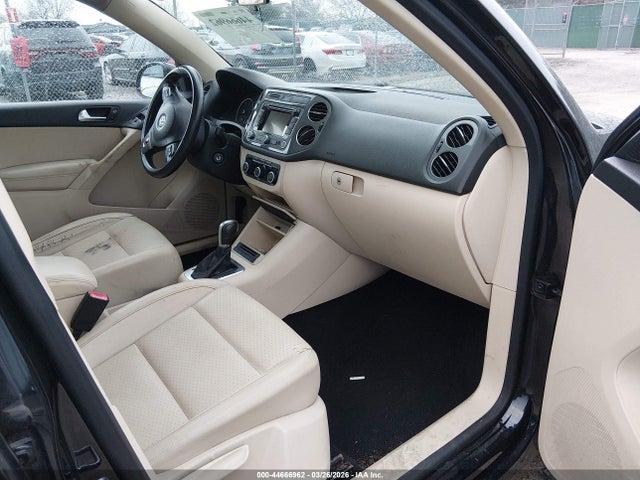 44666962 :رقم المزاد ، WVGAV7AX7CW559407 vin ، 2012 Volkswagen Tiguan Se مزاد بيع