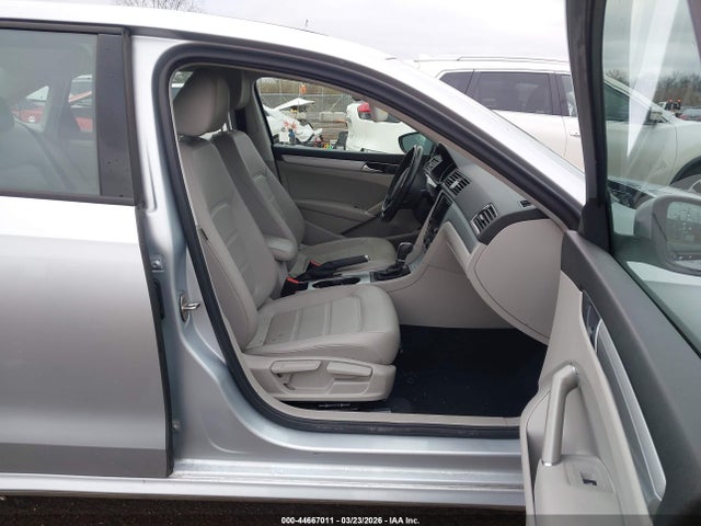 Продаж на аукціоні авто 2019 Volkswagen Passat 2.0t Wolfsburg Edition, vin: 1VWLA7A34KC001923, номер лоту: 44667011