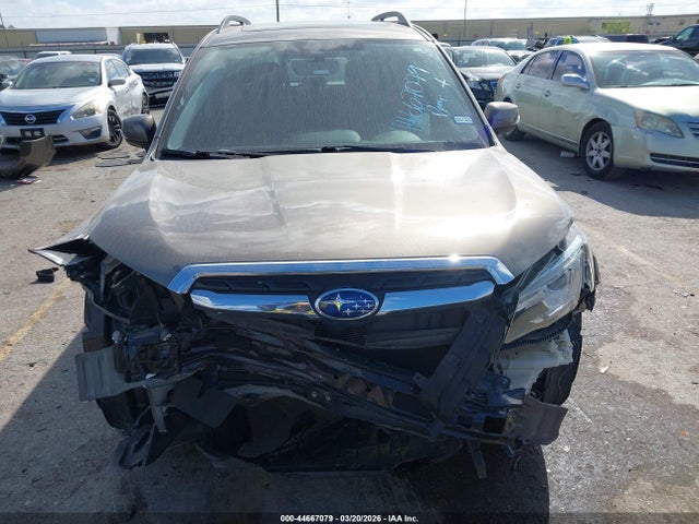 44667079 :رقم المزاد ، JF2SJAWC7HH590208 vin ، 2017 Subaru Forester 2.5i Touring مزاد بيع