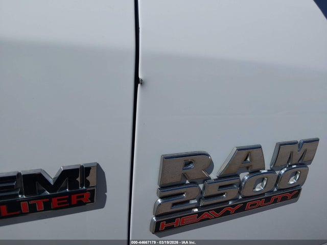 3C7WR5AJ9JG284121 RAM 2500 Tradesman 4x4 8&#039; Box