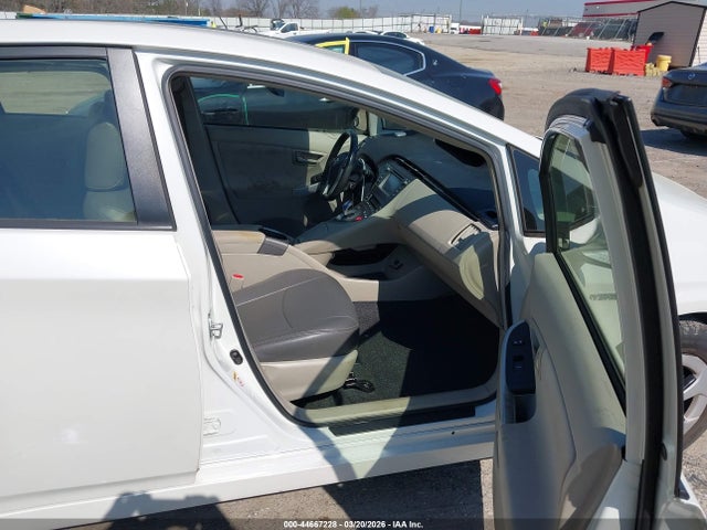 Продаж на аукціоні авто 2015 Toyota Prius Two, vin: JTDKN3DU3F0480553, номер лоту: 44667228