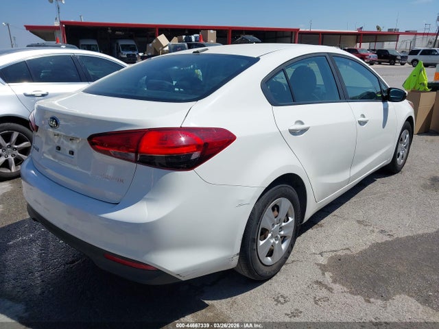 KIA FORTE LX 2017 3KPFK4A74HE133855 Image 4