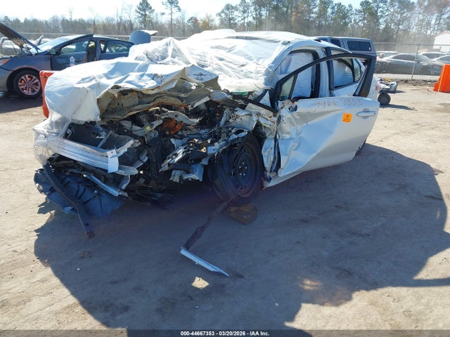 Toyota COROLLA LE 2022 JTDEPMAE7N3002157 Image 2
