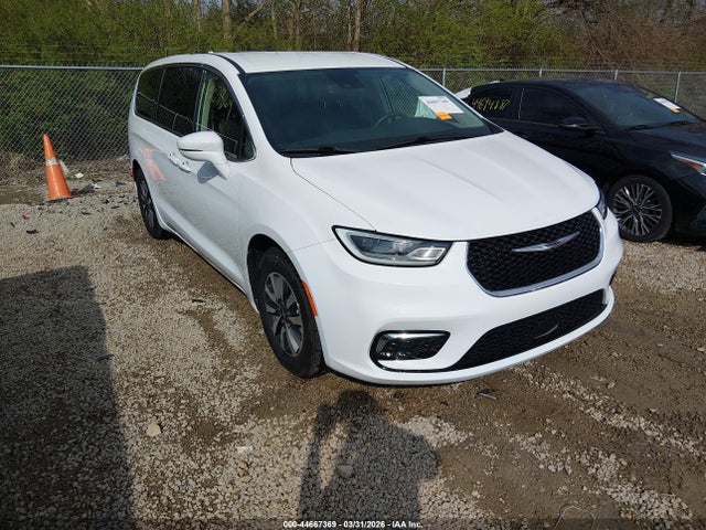 Auction sale of the 2022 Chrysler Pacifica Hybrid Touring L, vin: 2C4RC1L75NR143617, lot number: 44667369