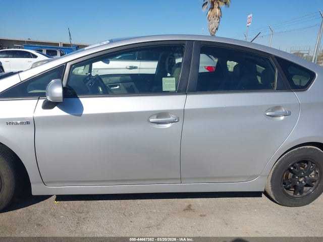 JTDKN3DU8E1738090 Toyota Prius Three