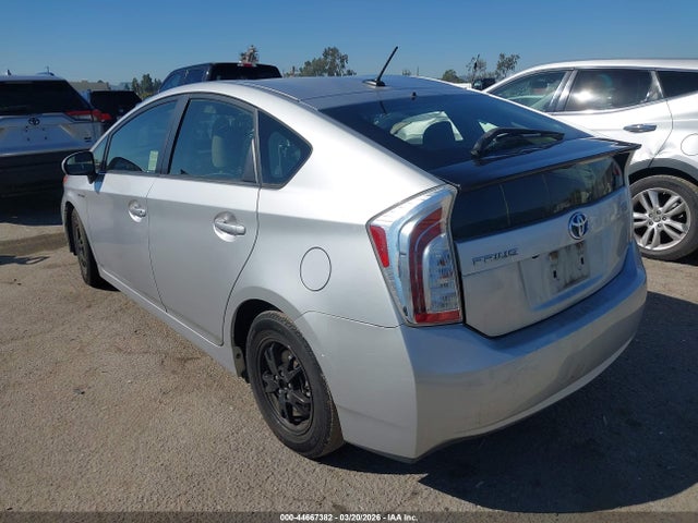 JTDKN3DU8E1738090 Toyota Prius Three