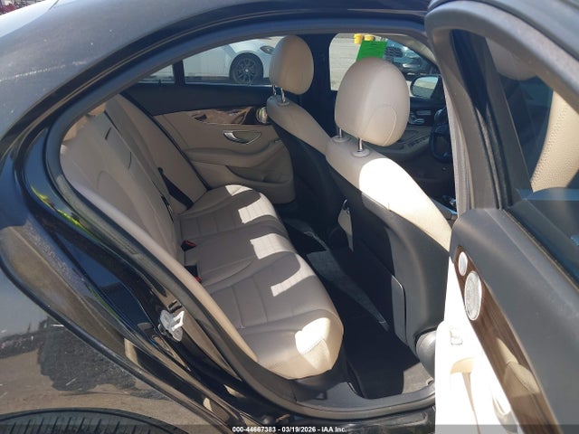 44667383 :رقم المزاد ، 55SWF4KB0FU011118 vin ، 2015 Mercedes-benz C 300 4matic مزاد بيع