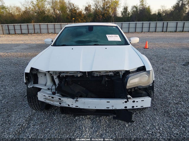 Продажа на аукционе авто 2022 Chrysler 300 S, vin: 2C3CCABG3NH184569, номер лота: 44667440