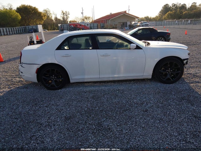 Продажа на аукционе авто 2022 Chrysler 300 S, vin: 2C3CCABG3NH184569, номер лота: 44667440