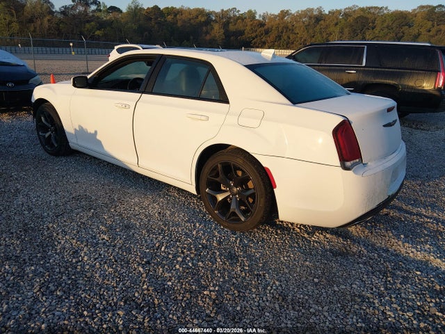 2022 CHRYSLER 300 2C3CCABG3NH184569 Photo 2