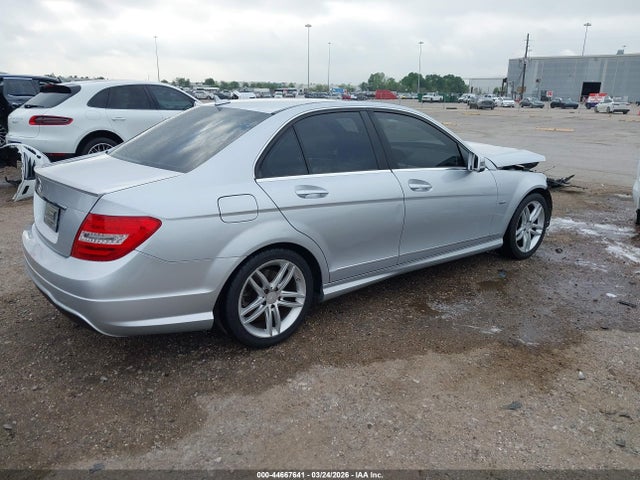 Продажа на аукционе авто 2012 Mercedes-benz C 250 Sport, vin: WDDGF4HB8CR227341, номер лота: 44667641