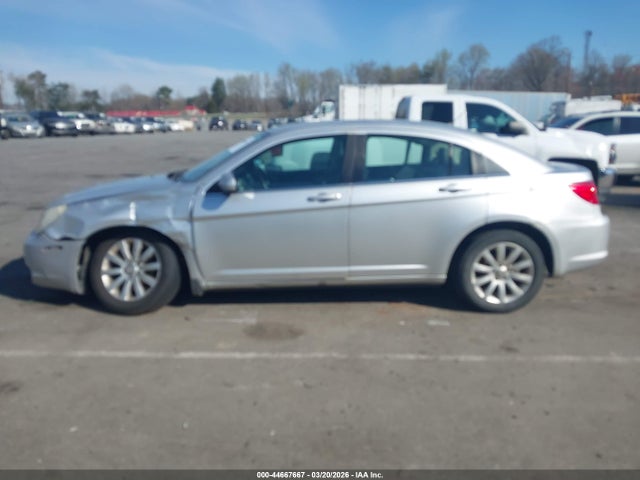 44667667 :رقم المزاد ، 1C3CC5FB5AN133713 vin ، 2010 Chrysler Sebring Limited مزاد بيع