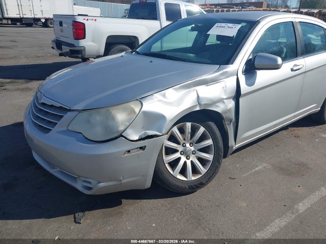 44667667 :رقم المزاد ، 1C3CC5FB5AN133713 vin ، 2010 Chrysler Sebring Limited مزاد بيع