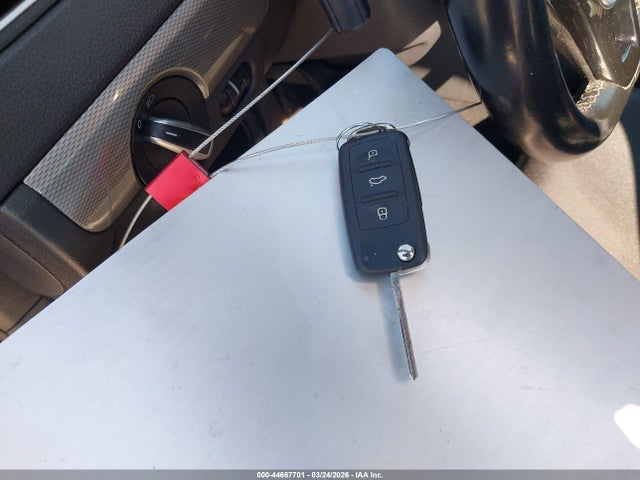 44667701 :رقم المزاد ، 3VWDB7AJ9HM372986 vin ، 2017 Volkswagen Jetta 1.4t Se مزاد بيع