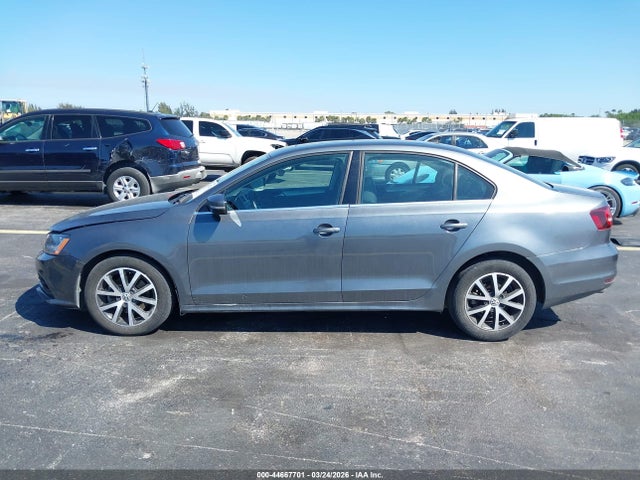 44667701 :رقم المزاد ، 3VWDB7AJ9HM372986 vin ، 2017 Volkswagen Jetta 1.4t Se مزاد بيع