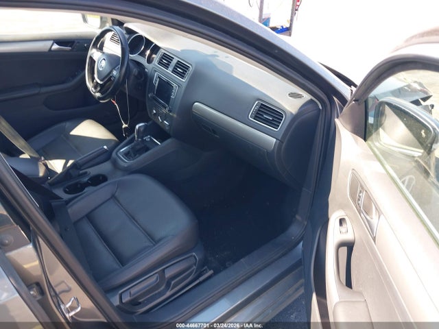 44667701 :رقم المزاد ، 3VWDB7AJ9HM372986 vin ، 2017 Volkswagen Jetta 1.4t Se مزاد بيع