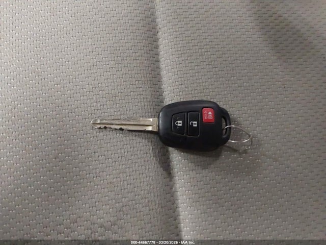 44667778 :رقم المزاد ، JTDKDTB30G1133738 vin ، 2016 Toyota Prius C One مزاد بيع