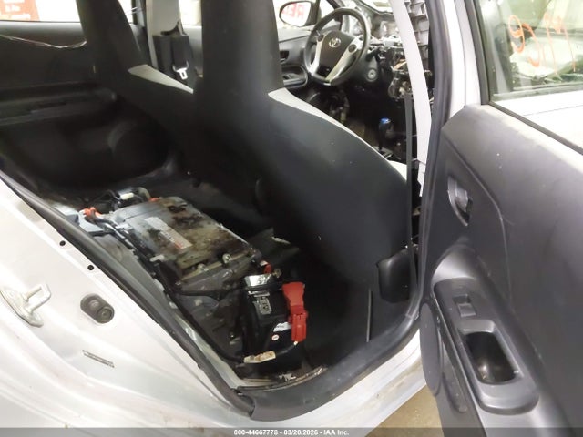 44667778 :رقم المزاد ، JTDKDTB30G1133738 vin ، 2016 Toyota Prius C One مزاد بيع