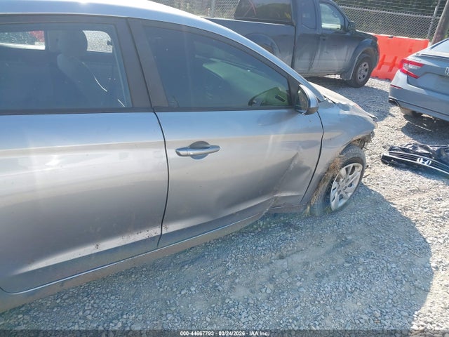 5NPD74LF9HH132077 Hyundai ELANTRA SE