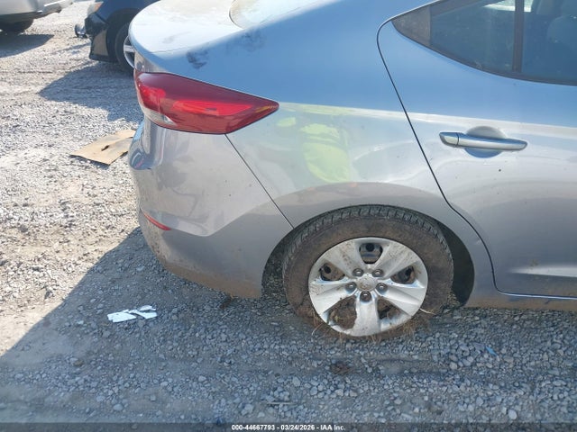 Hyundai ELANTRA SE 2017 5NPD74LF9HH132077 Image 19