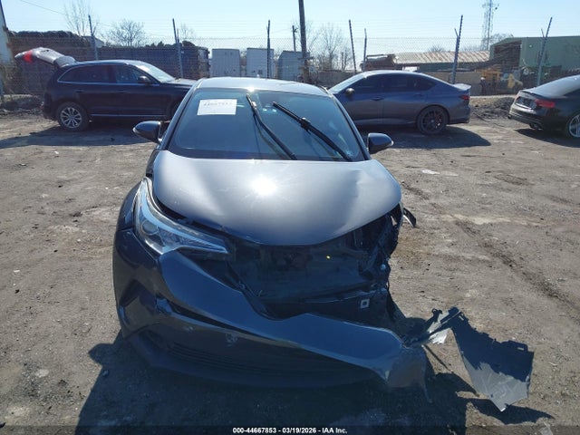 Toyota C-HR XLE 2019 NMTKHMBX6KR098548 Image 11