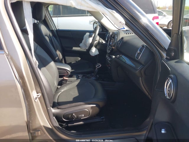 2017 MINI COUNTRYMAN WMZYV5C32H3E02686 Photo 4