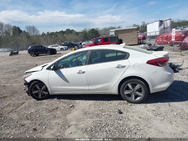 2018 Kia Forte S მანქანა იყიდება აუქციონზე, vin: 3KPFL4A70JE212717, აუქციონის ნომერი: 44667928
